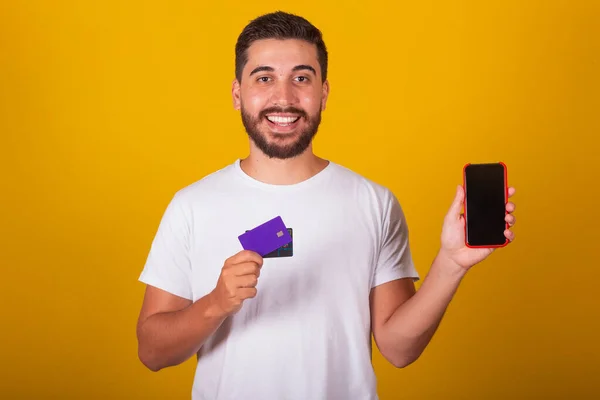 Brasileiro Latino Americano Mostrando Conceito Celular Cartão Crédito Compras App — Fotografia de Stock