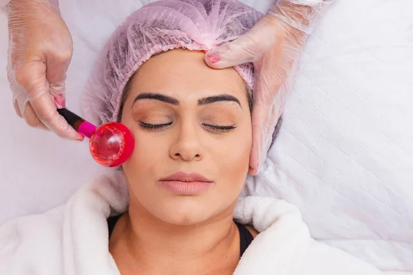 Application Globes Beauté Massage Relaxation Faciale Soins Peau Traitement — Photo