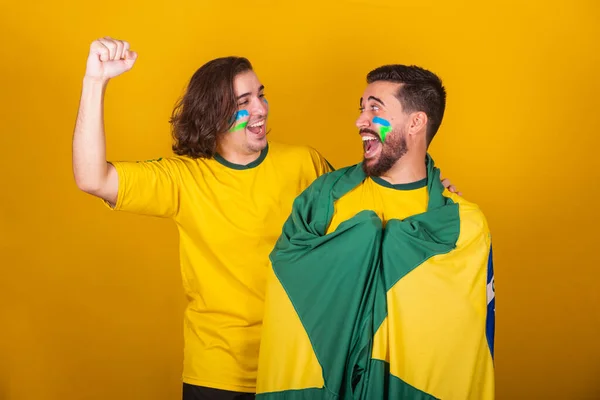 Amici Brasiliani Latinoamericani Diversità Tifo Brasile Nella Coppa Del Mondo — Foto Stock