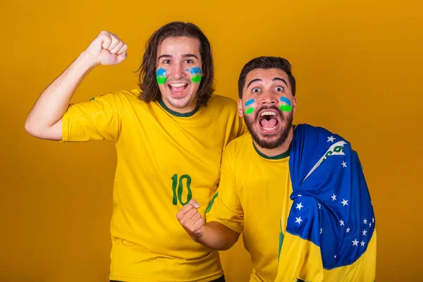 Brazilští Přátelé Latinoameričané Rozmanitost Jásot Brazílii Světovém Poháru 2022 Oslavující — Stock fotografie