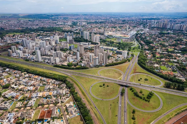 RIBEIRO PRETO, So PAULO, BRAZIL - 27 Mart 2022: Antonio Duarte Nogueira otoyolunun hava görüntüsü