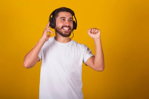 Brasilianischer Lateinamerikanischer Mann Glücklich Mit Musik Headset Genießt Einen Sound — Stockfoto