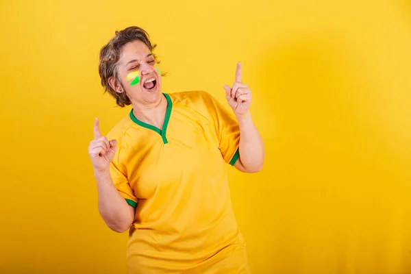 Доросла Доросла Жінка Бразильський Футбольний Фанат Танцює Вечірки Веселощі — стокове фото