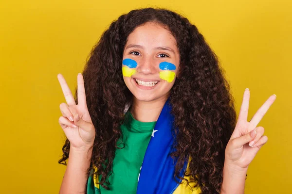Brezilyalı Beyaz Kız Futbol Fanatiği Yakın Çekim Fotoğrafı Barış Aşkın — Stok fotoğraf
