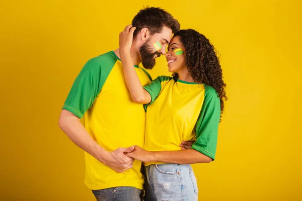 Couple Brazil Soccer Supporters Dressed Colors Nation Black Woman Caucasian — Stock Photo, Image