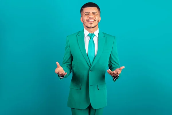 Brazilian black man, dressed in suit and green tie, Businessman. with open arms welcome