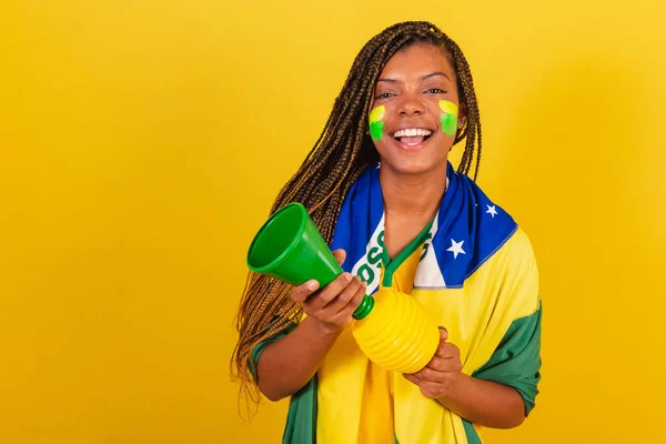 Femme Noire Jeune Fan Football Brésilien Utilisant Klaxon Faisant Bruit — Photo