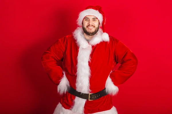 Běloch Brazilec Oblečený Vánočních Šatů Santa Claus Rukama Bok — Stock fotografie