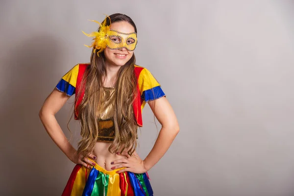 Prachtige Braziliaanse Blanke Vrouw Draagt Frevo Carnavalskleding Draagt Een Masker — Stockfoto