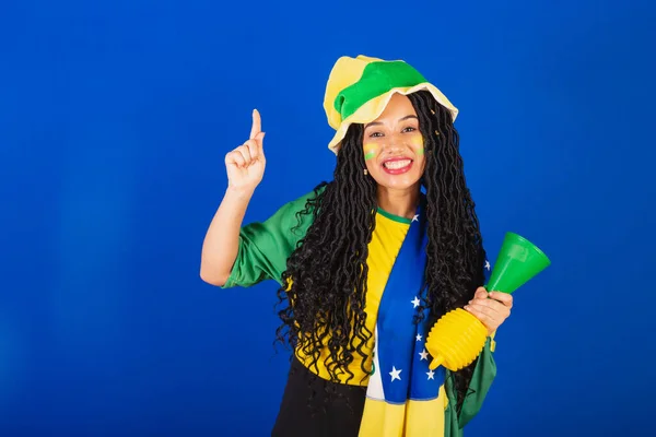 Joven Brasileña Negra Fanática Del Fútbol Bailando Con Los Dedos —  Fotos de Stock