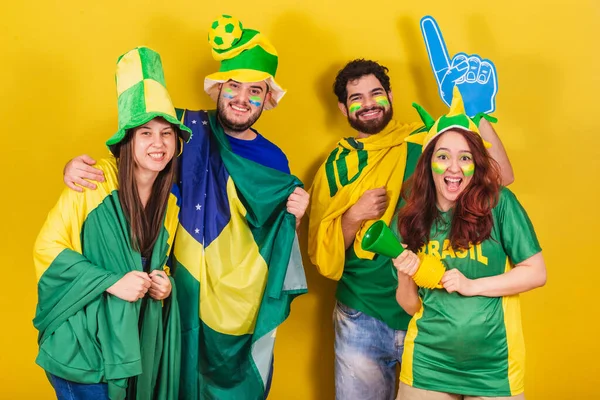 Groupe Amis Les Fans Football Brésil Utilisant Drapeau Brésilien Cor — Photo