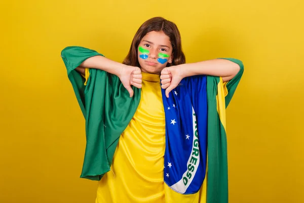 Braziliaans Blank Kind Duim Omlaag Afkeuring Negatief Verdrietig Ongelukkig Wereldkampioenschap — Stockfoto