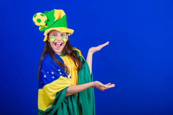 Young Girl Soccer Fan Brazil Dressed Hat Flag Presenting Something — Stock Photo, Image