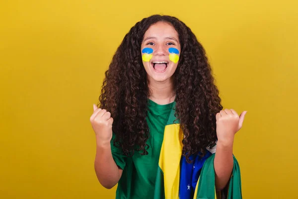 Brésilien Caucasien Fan Football Fille Fête Les Bras Levés — Photo