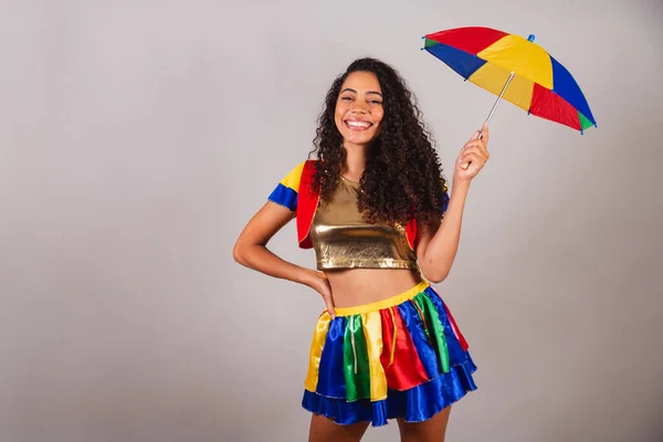 Schöne Schwarze Brasilianerin Mit Frevo Outfit Und Regenschirm Karneval — Stockfoto