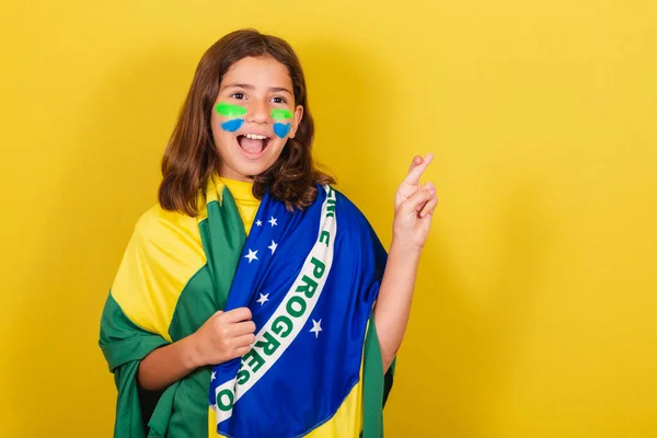 巴西人的儿童足球粉丝 手指交叉 充满希望 世界杯 奥运会 — 图库照片