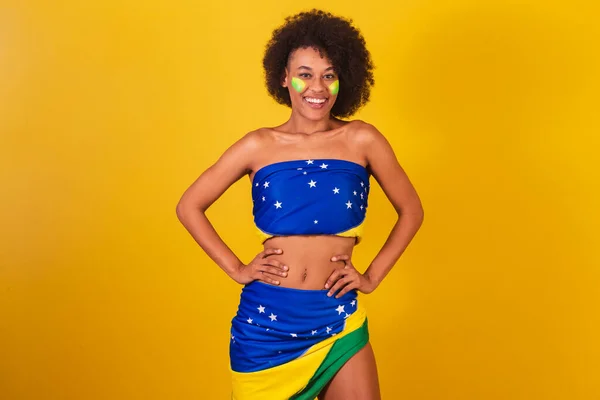 Genç Siyah Kadın Brezilyalı Futbol Fanatiği Eller Belde — Stok fotoğraf