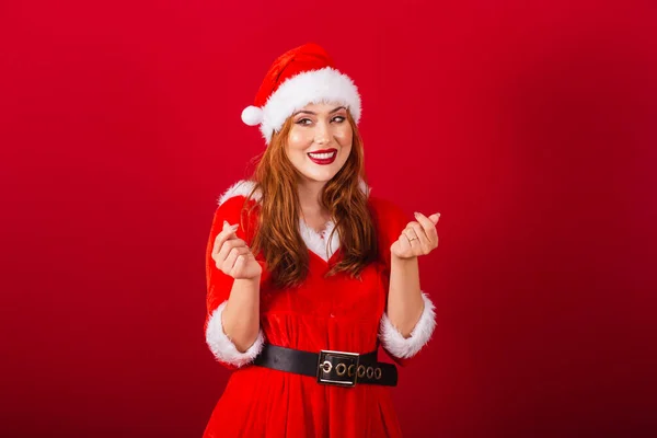 Schöne Brasilianische Rothaarige Frau Weihnachtskleidung Weihnachtsmann Herzzeichen Mit Fingern Machen — Stockfoto