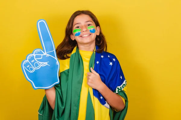 Brasileño Caucásico Niño Ventilador Fútbol Con Espuma Dedo Celebrando Fiesta —  Fotos de Stock