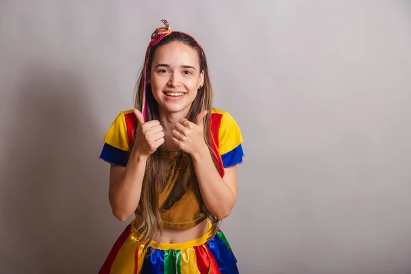Schöne Brasilianerin Kaukasische Trägt Frevo Kleidung Wie Positive — Stockfoto