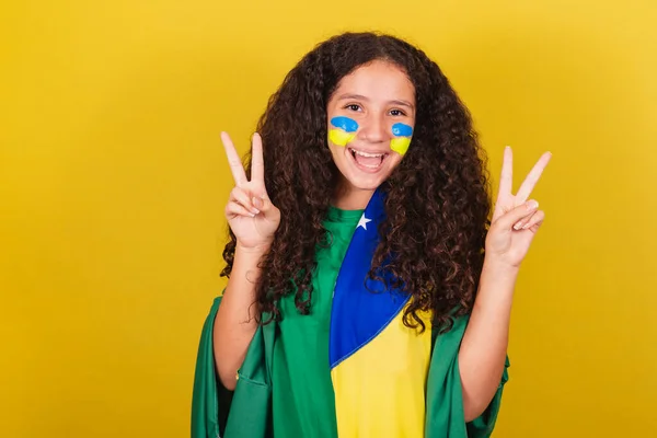 Brezilyalı Beyaz Barış Aşkın Ifadesi Parmaklar Havada Fotoğraf Için Mutlu — Stok fotoğraf