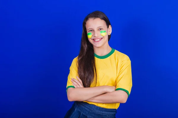 Юна Дівчина Футбольний Фанат Бразилії Схрещені Руки — стокове фото