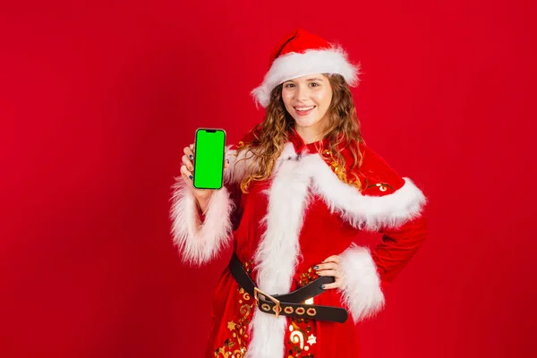 Brazilka Oblečená Kostýmu Santa Clause Drží Smartphone Zelenou Obrazovkou Chroma — Stock fotografie