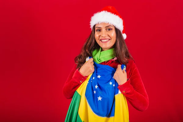 Krásná Brazilka Oblečená Vánočních Šatech Santa Claus Držení Brazilské Vlajky — Stock fotografie