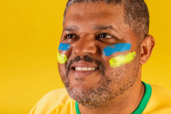 Brezilyalı Siyah Bir Adam Brezilyalı Bir Futbol Taraftarı Yakın Plan — Stok fotoğraf