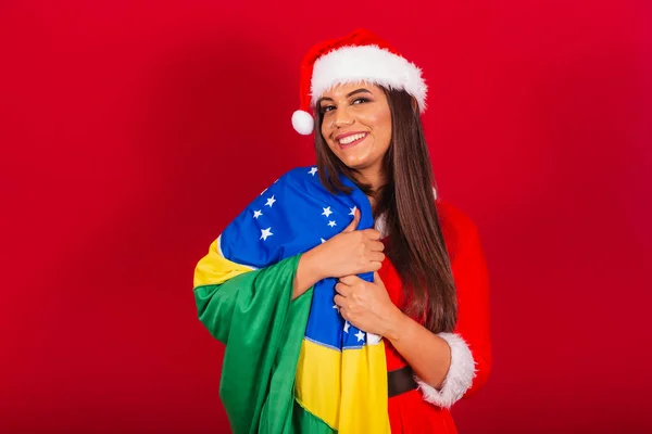 漂亮的巴西女人穿着圣诞服装 圣诞老人 带有铜牌的旗帜 — 图库照片
