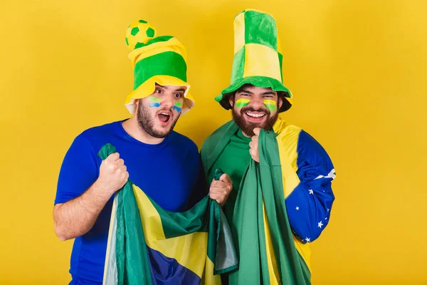 Dois Amigos Brasileiros Fãs Futebol Brasil Vestidos Para Torcer Por — Fotografia de Stock