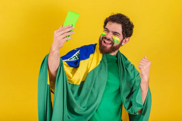 Kaukasische Man Met Baard Braziliaans Voetbalfan Uit Brazilië Zelfportret Maken — Stockfoto