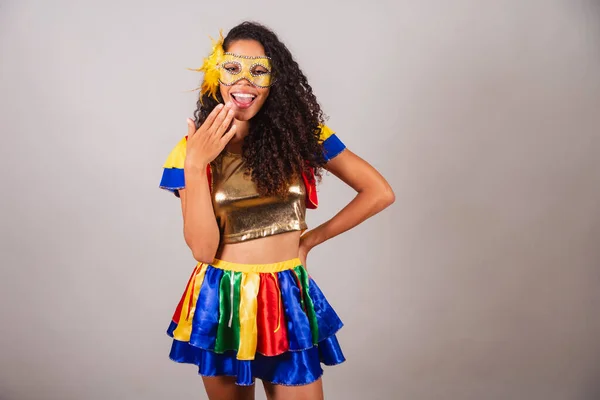 Όμορφη Μαύρη Βραζιλιάνα Ρούχα Frevo Καρναβάλι Χρησιμοποιώντας Μάσκα Καλώντας Wow — Φωτογραφία Αρχείου