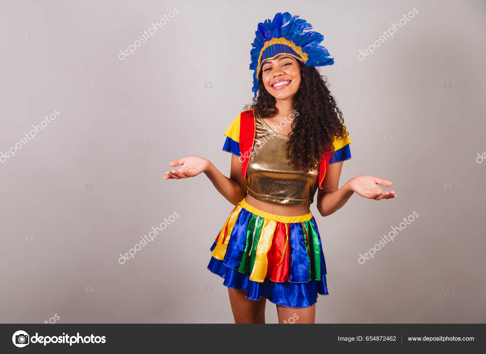 Smuk Sort Brasiliansk Kvinde Med Frevo Tøj Karneval Karneval Fjer —  Stock-foto © Ibstock #654872462