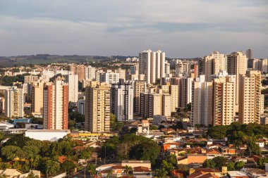 Ribeiro Preto, So Paulo, Brezilya - Haziran 2018: Ribeiro Preto 'nun hava görüntüsü.