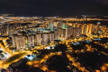 Ribeiro Preto, Sao Paulo, Brezilya - 23 Nisan 2022: Ribeiro Preto şehrinin gece görüntüleri.