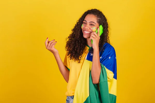 Νέοι Μαύροι Βραζιλιάνοι Οπαδοί Ποδοσφαίρου Μιλώντας Φωνητική Κλήση Φωνητική Κλήση — Φωτογραφία Αρχείου