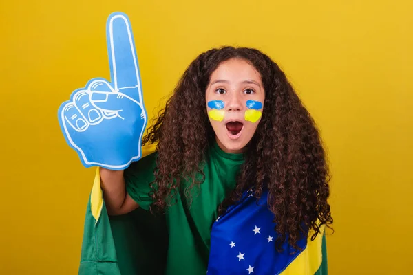 Braziliaans Blank Voetbal Fan Meisje Met Schuim Hand Schreeuwen Doel — Stockfoto