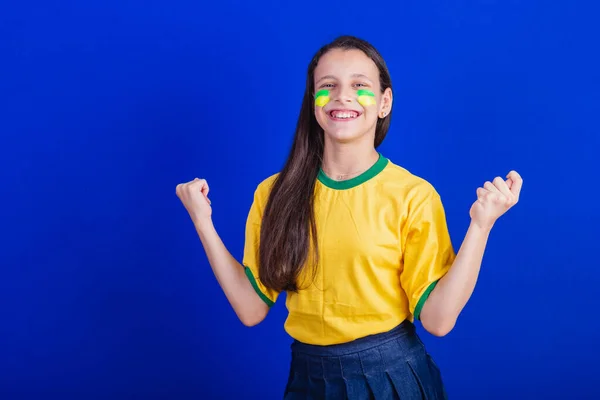 Genç Bir Kız Brezilyalı Bir Futbol Taraftarı Kutlama — Stok fotoğraf