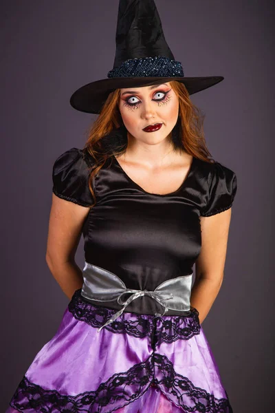 Répétition Halloween Femme Caucasienne Costume Sorcière Photo Portrait Demi Longueur — Photo