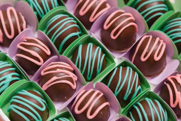 Porción Bombones Rellenos Chocolate Dulce Brasileño Dulces Para Cumpleaños Niños — Foto de Stock