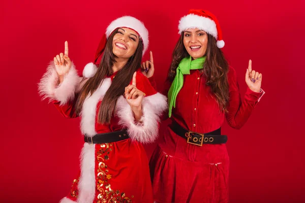 Бразильські Жінки Вдягнені Різдвяний Одяг Санта Клаус Танці — стокове фото
