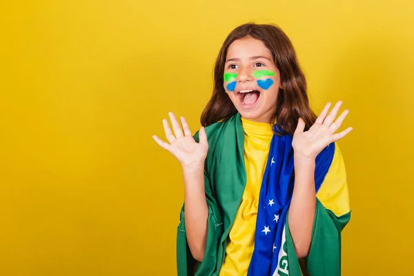 Enfant Brésilien Caucasien Surpris Incroyable Incroyable Wow Coupe Monde Jeux — Photo