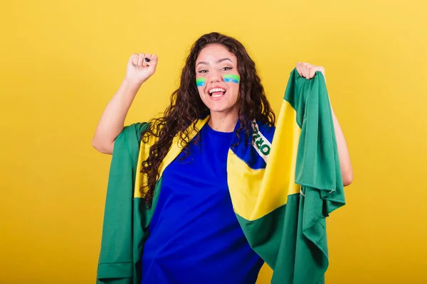 Γυναίκα Οπαδός Του Ποδοσφαίρου Οπαδός Της Βραζιλίας Παγκόσμιο Κύπελλο Κρατώντας — Φωτογραφία Αρχείου