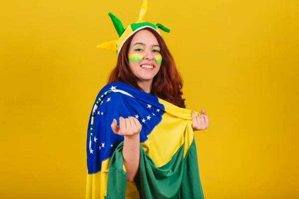 Caucasian Woman Redhead Soccer Fan Brazil Calling Hands Inviting Welcome — Stock Photo, Image