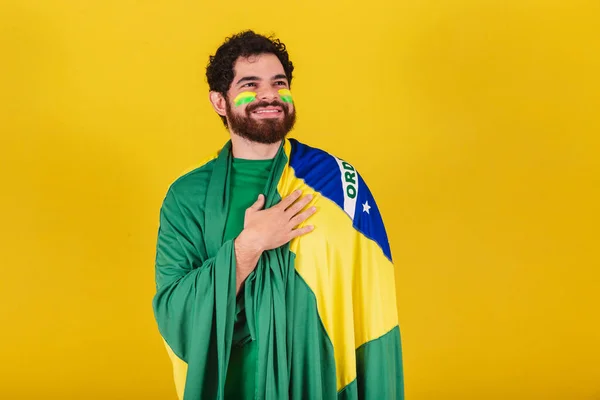 Hombre Caucásico Con Barba Brasileño Aficionado Fútbol Brasileño Cantando Himno — Foto de Stock