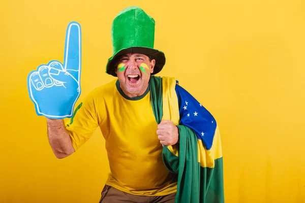 Vuxen Man Fotbollsfan Från Brasilien Bär Flagga Med Skum Finger — Stockfoto