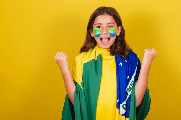 Βραζιλιάνος Καυκάσιος Παιδί Οπαδός Του Ποδοσφαίρου Γιορτάζει Πάρτι Στο Παγκόσμιο — Φωτογραφία Αρχείου