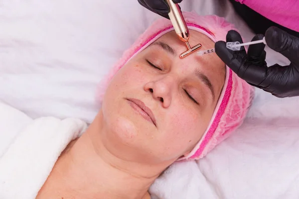Beautiful Adult Woman Botox Application Patient Wrinkle Prevention Rejuvenation Skin — Stock Photo, Image