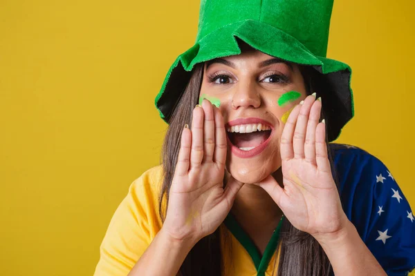 Mulher Apoiante Brasil Copa Mundo 2022 Gritando Promoção Espalhando Promoção — Fotografia de Stock